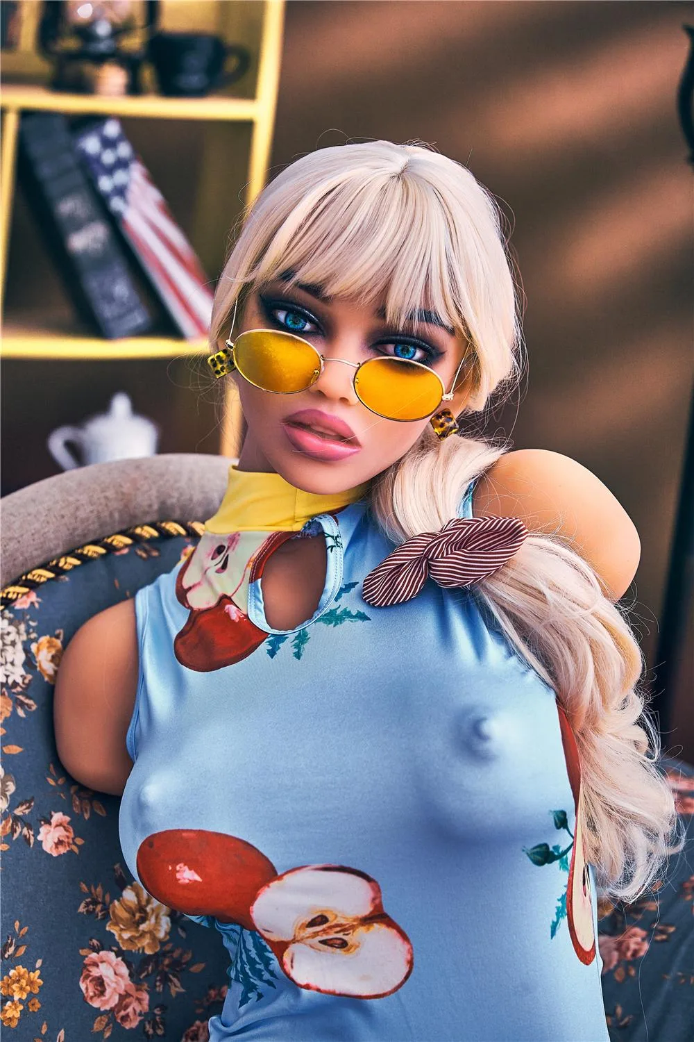 Sextorso Jane with blonde hair view 3