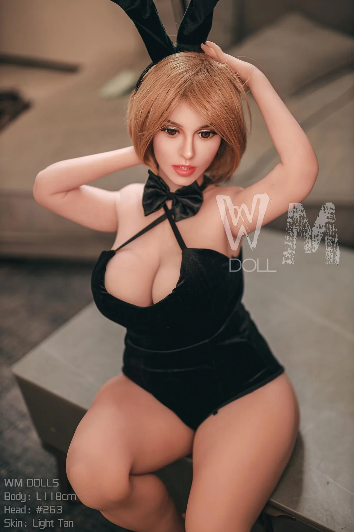 Small sex doll Loretta view 3