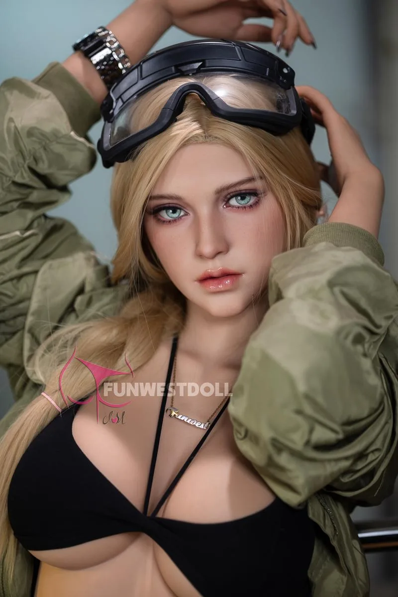 Sex doll Bianca | Blonde sexdoll with bouncy breasts view 3