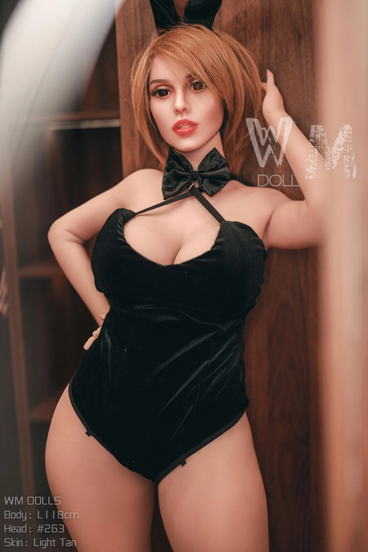 Small sex doll Loretta view 4