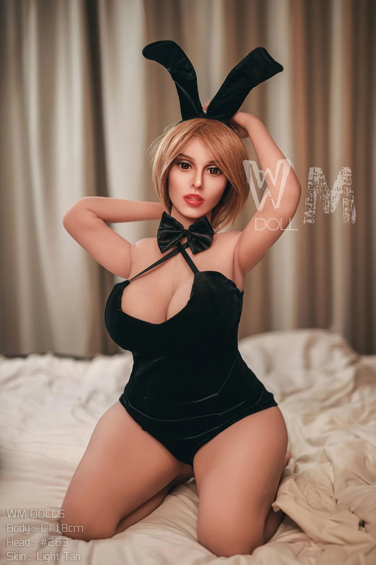 Small sex doll Loretta view 6