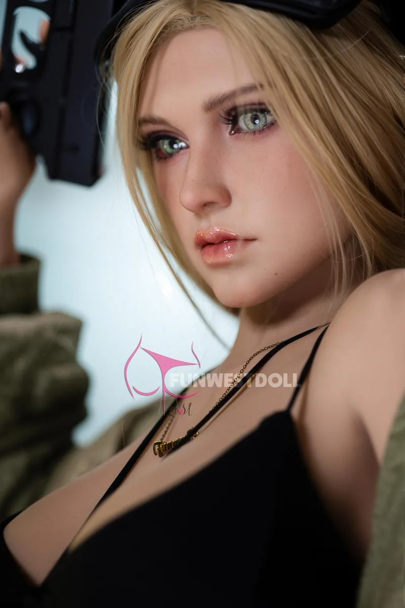 Sex doll Bianca | Blonde sexdoll with bouncy breasts view 5