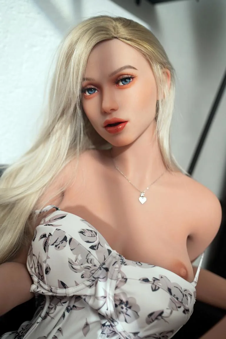 Sex doll Lara | Discreet and anonymous shipping view 2