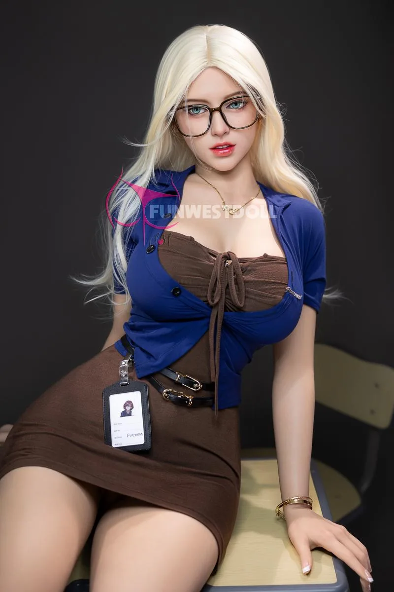 Sex doll Chlo\u00e9 | Blonde sex doll with big tits view 3
