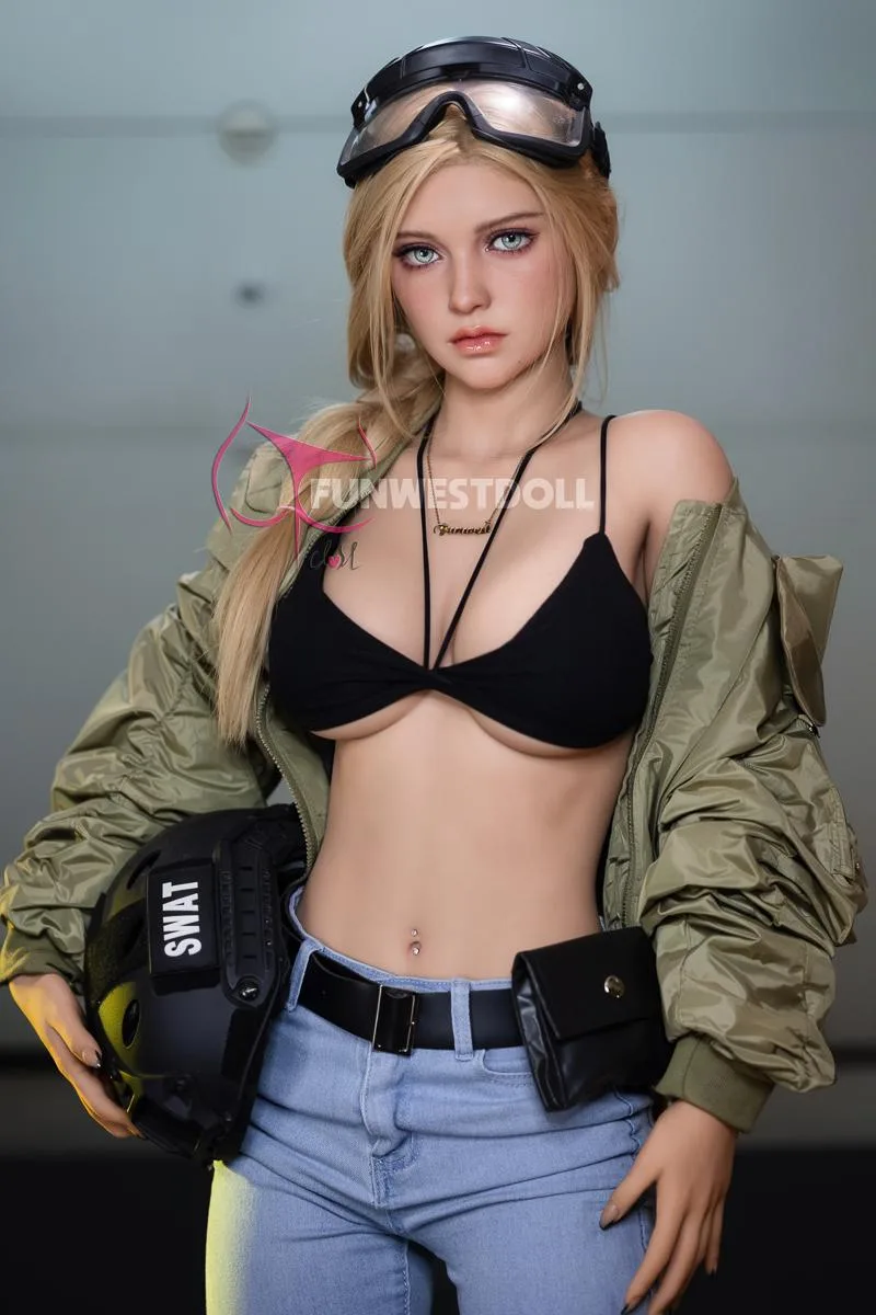 Sex doll Bianca | Blonde sexdoll with bouncy breasts view 6