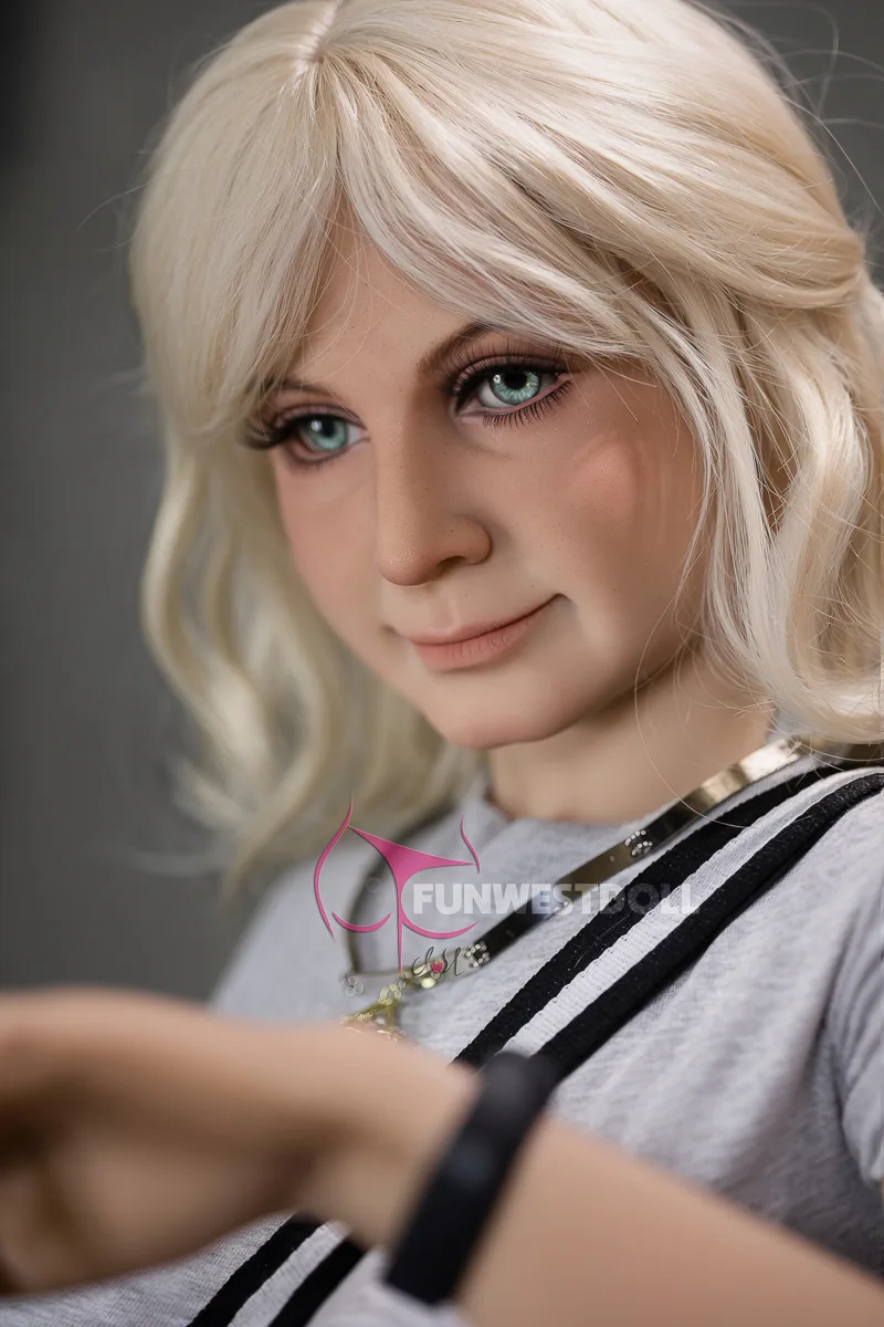 Sex Doll Layla | Blonde Milf Sexdoll view 7